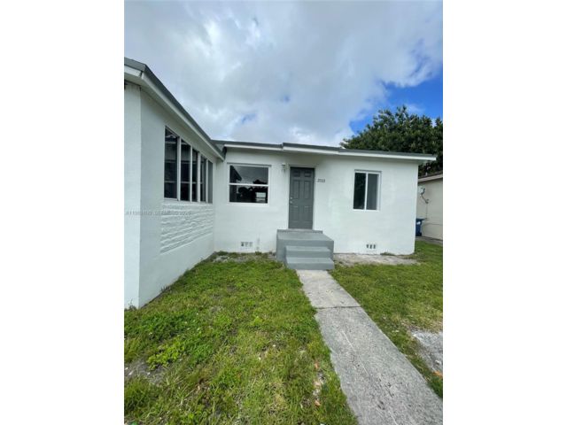  2 BR,  1.00 BTH &nbsp; style home in Miami