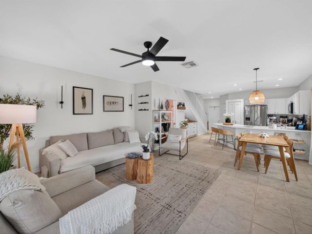 [Wellington Real Estate, listing number 3332565]