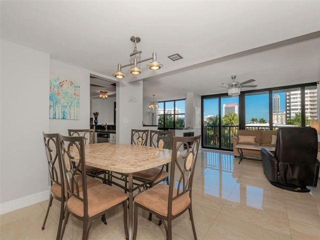  2 BR,  2.00 BTH &nbsp; style home in Hallandale Beach