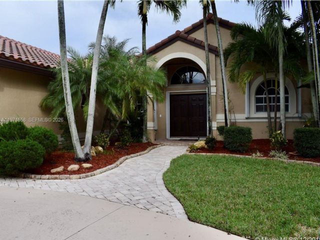  4 BR,  2.00 BTH &nbsp; style home in Weston