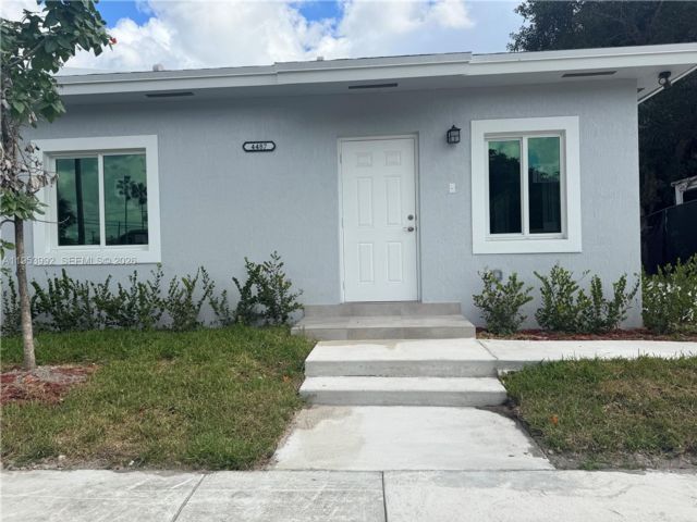  2 BR,  2.00 BTH &nbsp; style home in Miami