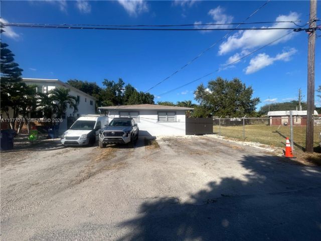  2 BR,  1.00 BTH &nbsp; style home in Miami