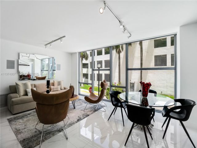 2 BR,  2.00 BTH &nbsp; style home in Miami