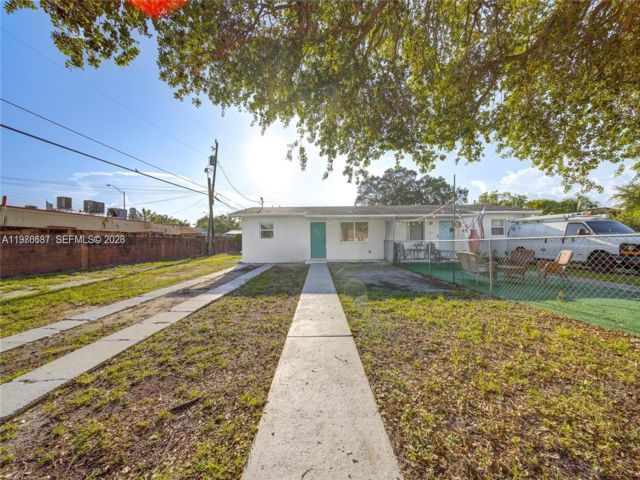  2 BR,  1.00 BTH &nbsp; style home in El Portal