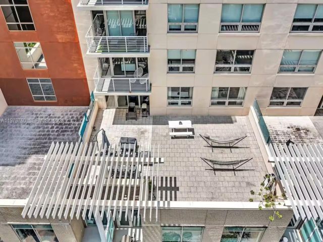  2 BR,  2.00 BTH &nbsp; style home in Miami