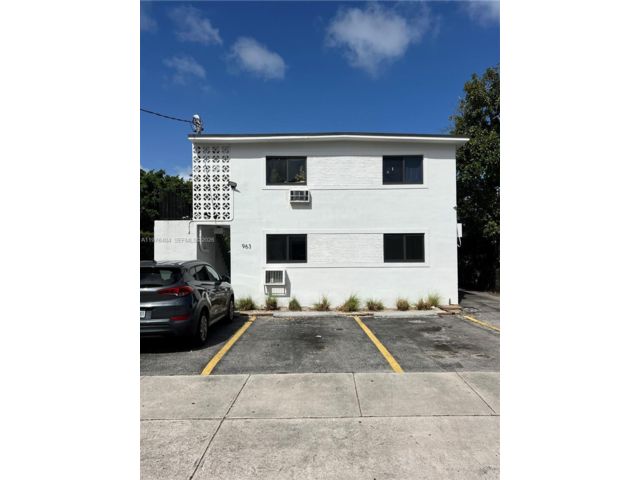  2 BR,  1.00 BTH &nbsp; style home in Miami