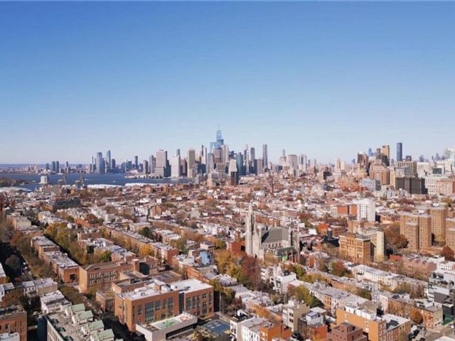 Studio,  3.00 BTH &nbsp;Multi-family style home in Park Slope