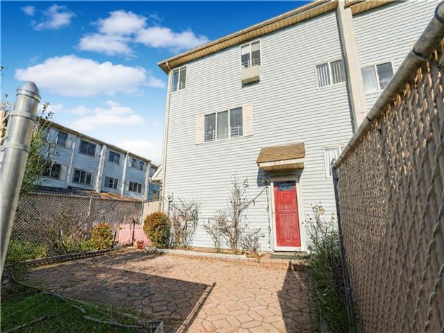  3 BR,  2.00 BTH &nbsp;Single family style home in Rossville