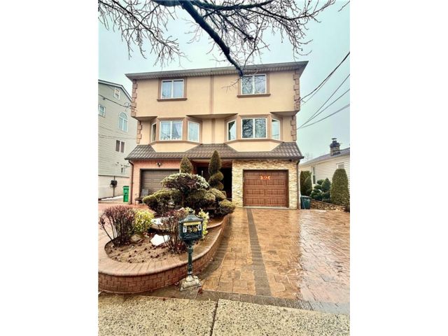 Studio,  0.00 BTH &nbsp;Multi-family style home in New Dorp