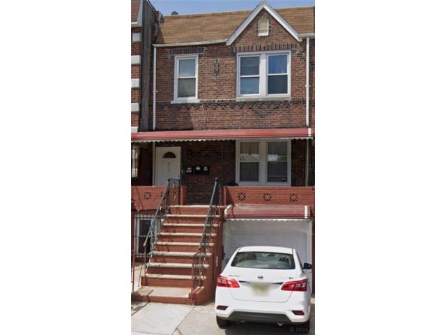  4 BR,  3.00 BTH &nbsp;Multi-family style home in East Flatbush