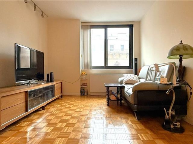  1 BR,  1.00 BTH &nbsp;Condominium style home in Tribeca