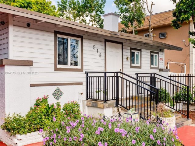  3 BR,  2.00 BTH &nbsp; style home in Miami