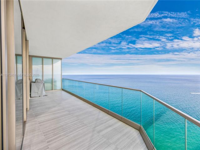  2 BR,  2.50 BTH &nbsp; style home in Sunny Isles Beach