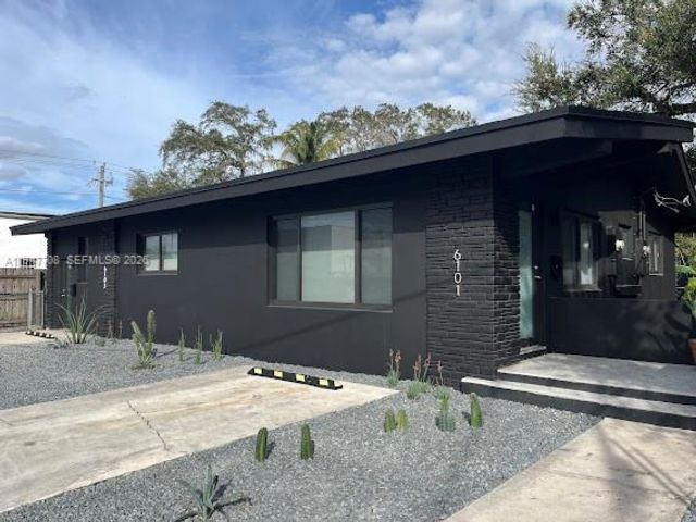  2 BR,  1.00 BTH &nbsp; style home in Miami