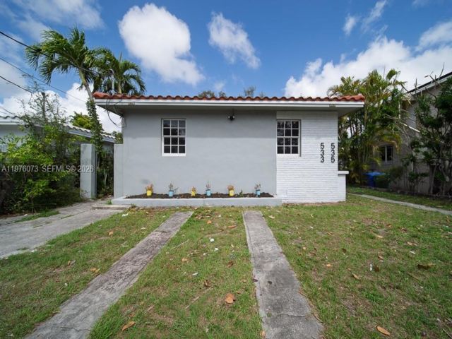  2 BR,  2.00 BTH &nbsp; style home in El Portal