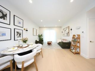 [PHOTO]