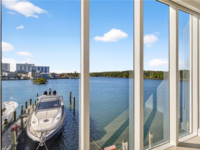  2 BR,  3.00 BTH &nbsp; style home in Aventura