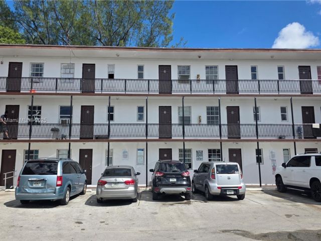  2 BR,  1.00 BTH &nbsp; style home in Miami