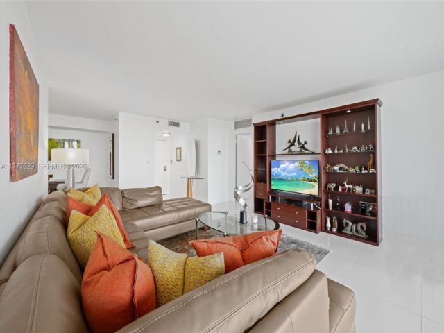  2 BR,  2.00 BTH &nbsp; style home in El Portal