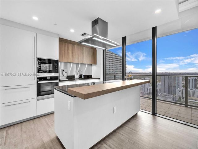  2 BR,  2.50 BTH &nbsp; style home in Miami