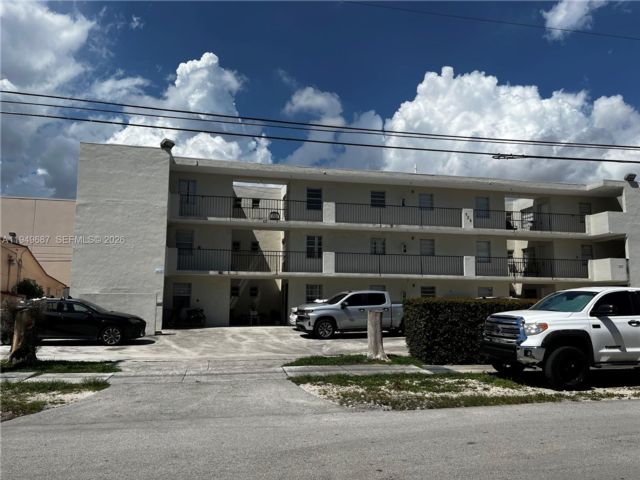  2 BR,  1.00 BTH &nbsp; style home in Miami
