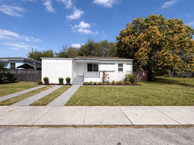  4 BR,  2.00 BTH &nbsp; style home in Miami