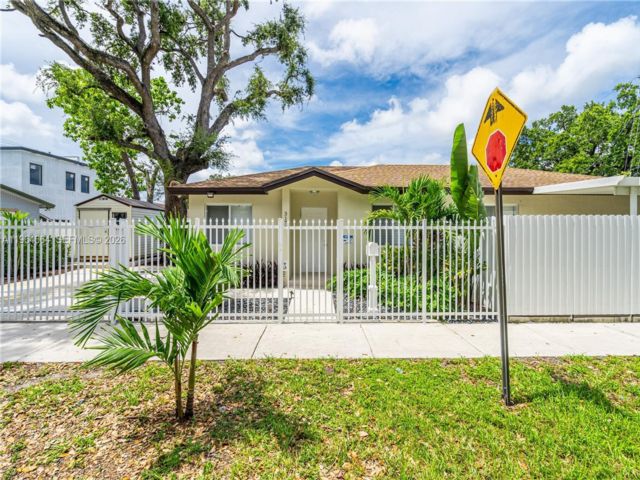  3 BR,  2.00 BTH &nbsp; style home in Miami