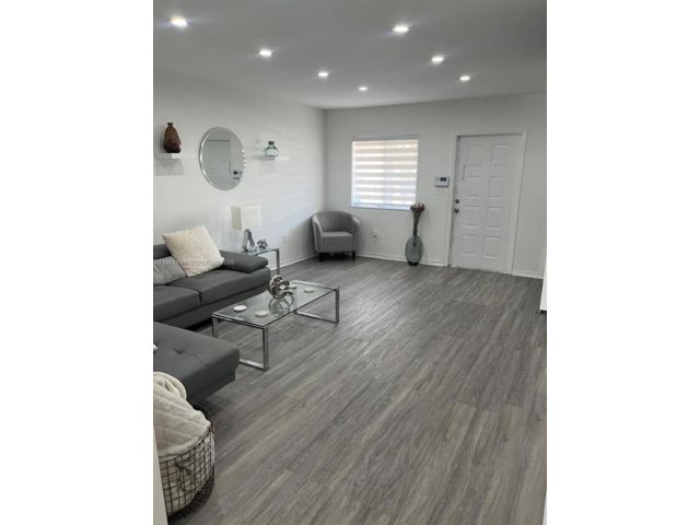  4 BR,  3.00 BTH &nbsp;Townhouse style home in Miami