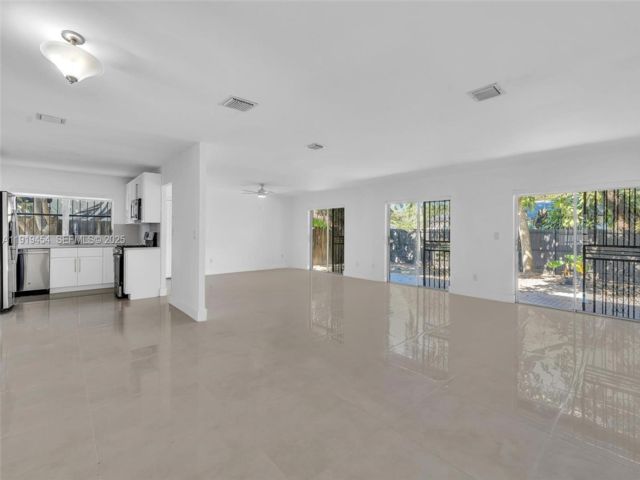  3 BR,  2.00 BTH &nbsp;European style home in Miami