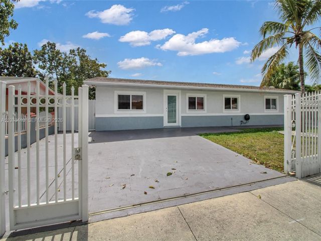  3 BR,  2.00 BTH &nbsp; style home in Miami