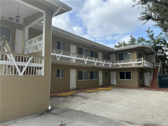  2 BR,  1.00 BTH &nbsp; style home in Biscayne Park