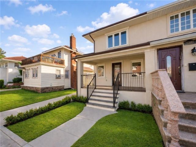  3 BR,  2.00 BTH &nbsp;Single family style home in Seagate