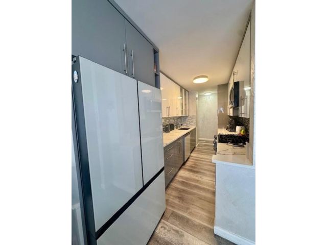  2 BR,  2.00 BTH &nbsp;Co-op style home in Gravesend