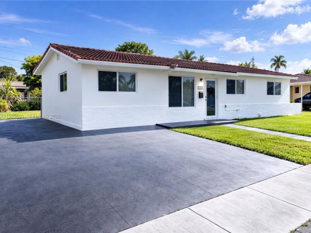  3 BR,  0.00 BTH &nbsp;Contemporary style home in Miami