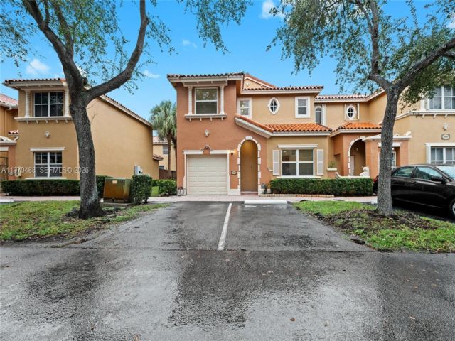  3 BR,  2.50 BTH &nbsp;Townhouse style home in Hialeah