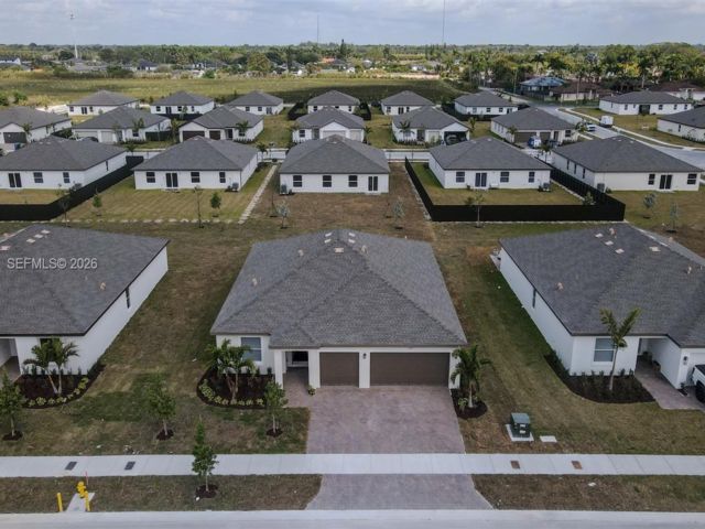  4 BR,  3.00 BTH &nbsp;Custom style home in Homestead