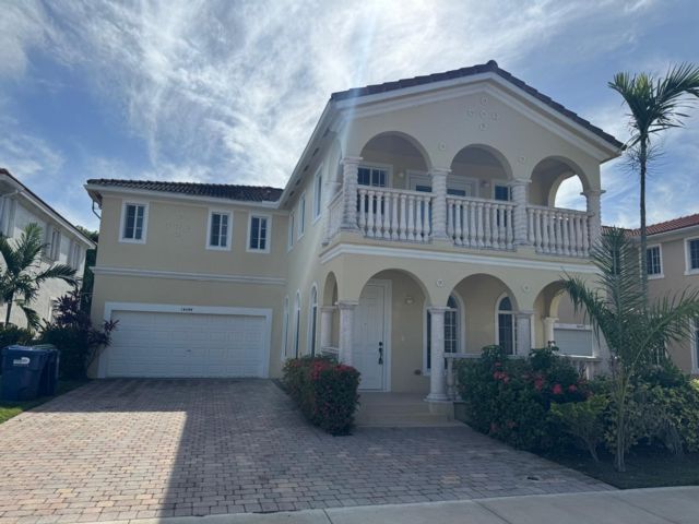  6 BR,  4.50 BTH &nbsp;European style home in Homestead