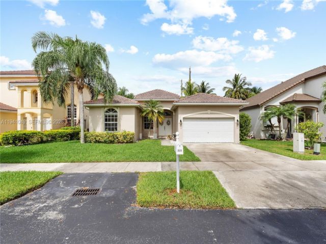  4 BR,  3.00 BTH &nbsp;European style home in Homestead