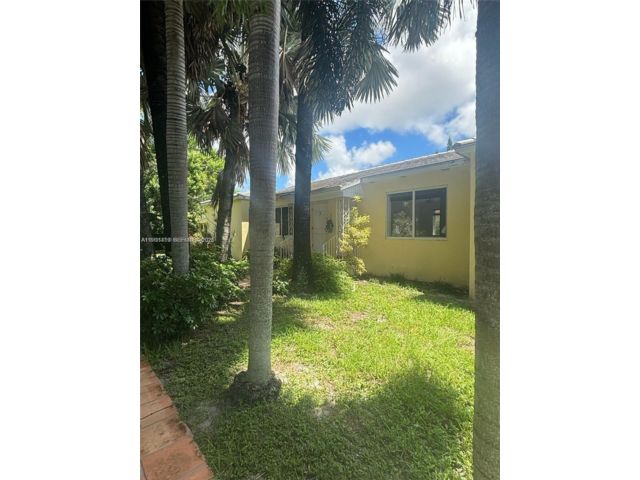  2 BR,  1.00 BTH &nbsp; style home in Biscayne Park
