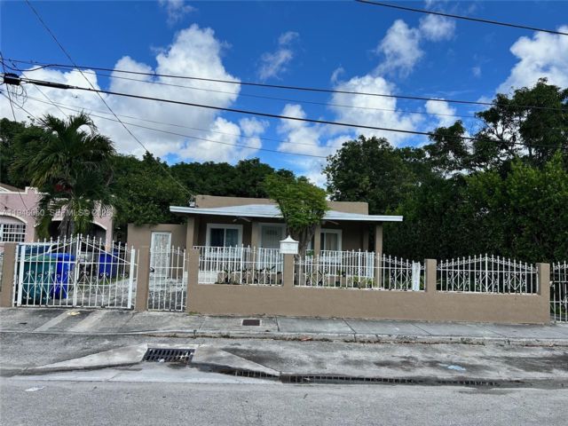  2 BR,  1.00 BTH &nbsp; style home in Miami