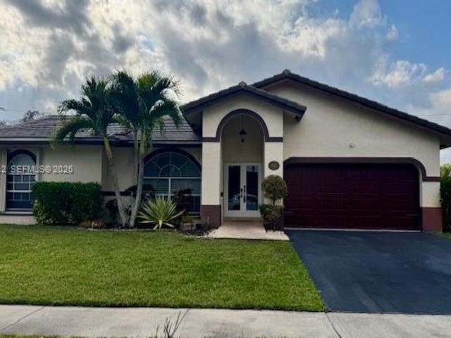  4 BR,  2.00 BTH &nbsp; style home in Weston