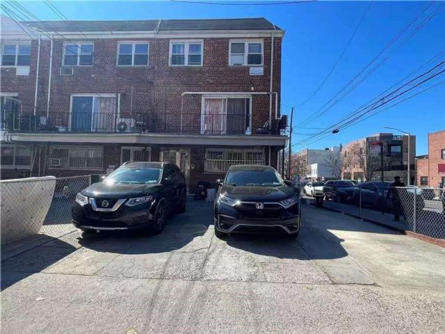 Studio,  0.00 BTH &nbsp;Multi-family style home in Bay Ridge