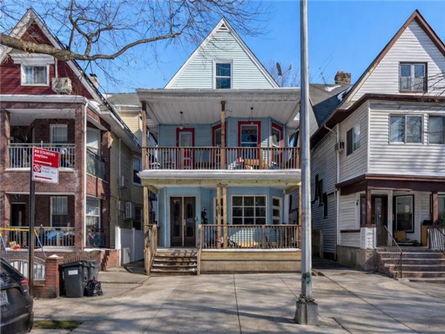 Studio,  0.00 BTH &nbsp;Multi-family style home in Midwood