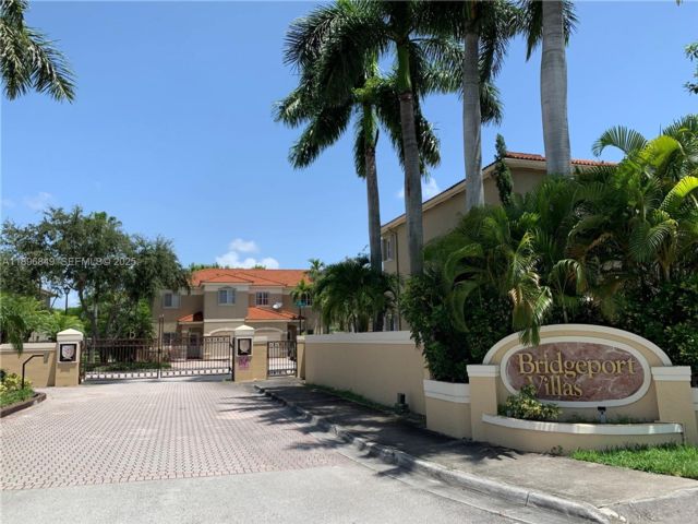  3 BR,  2.50 BTH &nbsp;Townhouse style home in Miami
