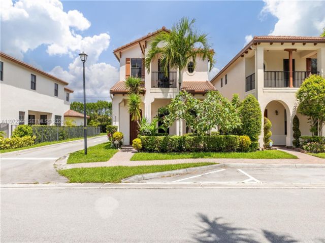  3 BR,  2.50 BTH &nbsp; style home in Cooper City