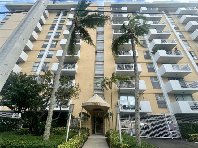  2 BR,  2.00 BTH &nbsp; style home in Biscayne Park