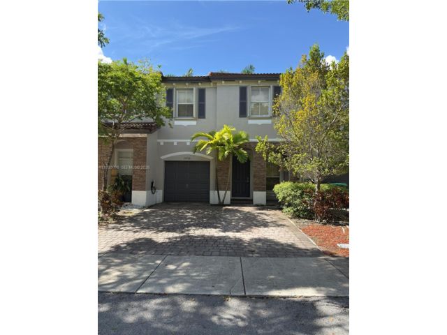  3 BR,  2.50 BTH &nbsp;Townhouse style home in Miami