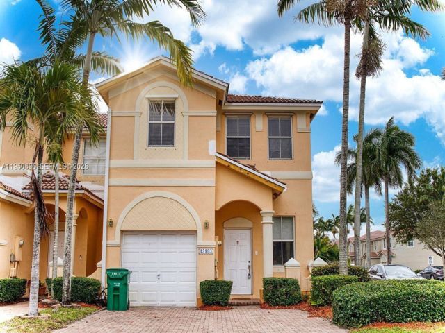 4 BR,  2.50 BTH &nbsp;Townhouse style home in Kendall