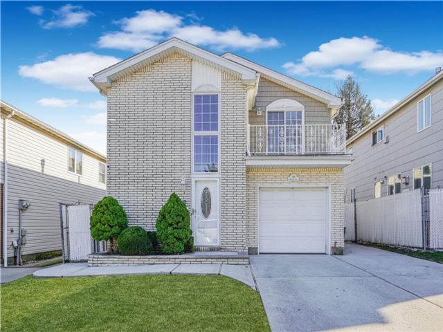 Studio,  0.00 BTH &nbsp;Multi-family style home in Eltingville