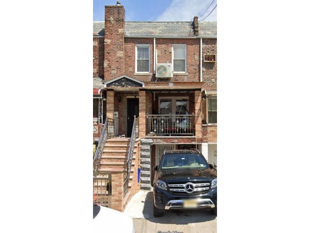  3 BR,  2.00 BTH &nbsp;Single family style home in East Flatbush